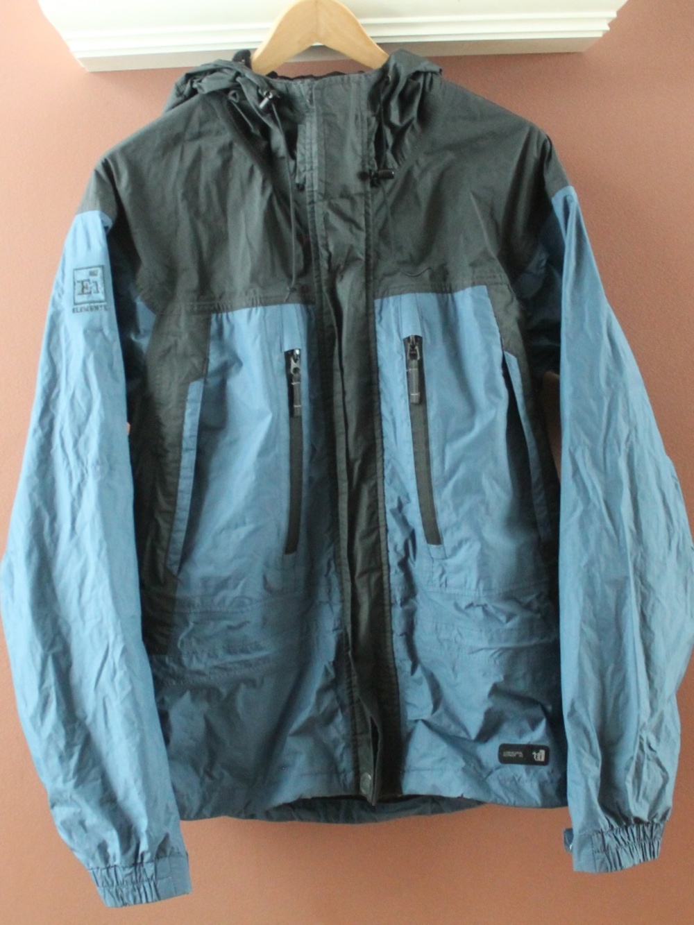 REI Blue Black Men's Raincoat with Hood Vintage E1 elements Hood Pockets